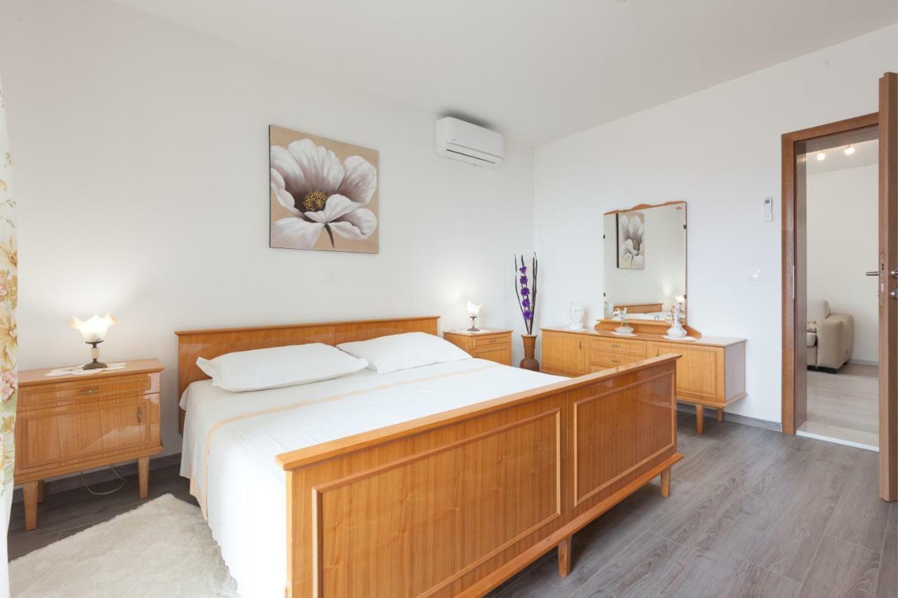 Apartments Turtle Gardens Makarska Ngoại thất bức ảnh
