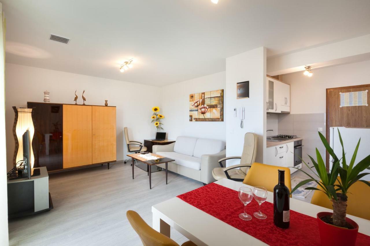 Apartments Turtle Gardens Makarska Ngoại thất bức ảnh