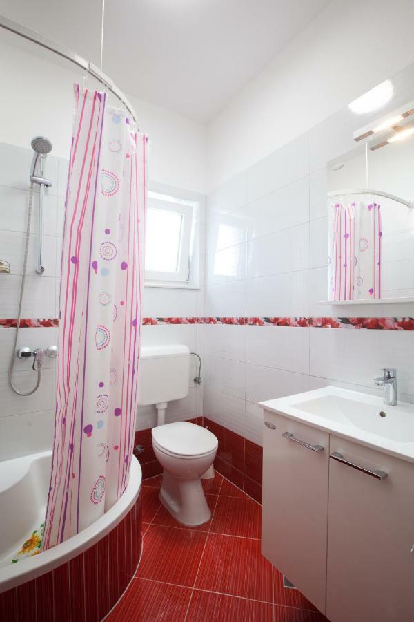 Apartments Turtle Gardens Makarska Ngoại thất bức ảnh