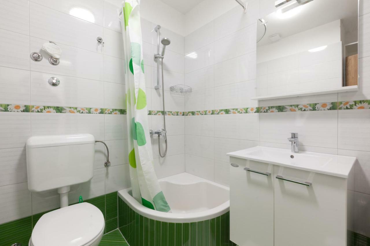 Apartments Turtle Gardens Makarska Ngoại thất bức ảnh